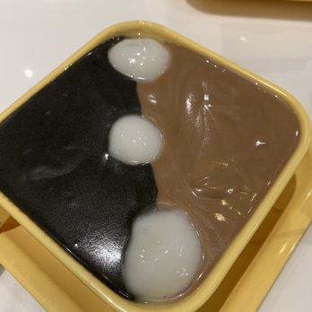 Sweethoney Dessert - Black sesame and walnut soup with glutinous rice balls (sesame filling) - Desserts Near Me - Colma, California