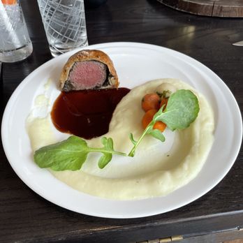 Gordon Ramsay Hell's Kitchen - Beef Wellington - Desserts Near Me - Washington, DC, District of Columbia