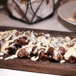 Ruvo - Seared Steak Flatbread ($18) - onion, mushroom, mozzarella, horseradish cream