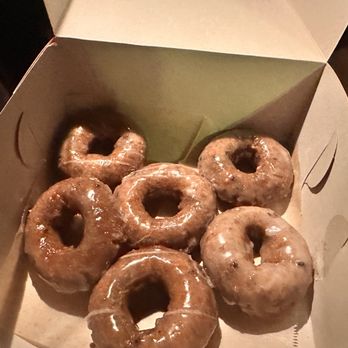 M & M Donuts - 6 donuts with interior car lights - Donuts Near Me - Anaheim, California M & M Donuts - 6 donuts with interior car lights - Donuts Near Me - Anaheim, California