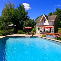 Clyde Hall Bed And Breakfast - Poolside Suite