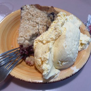 Main Street Grill - Mixed berry pie - American Near Me - Centralia, Washington
