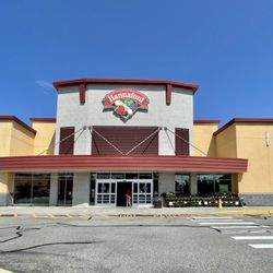Hannaford Supermarket - Exterior