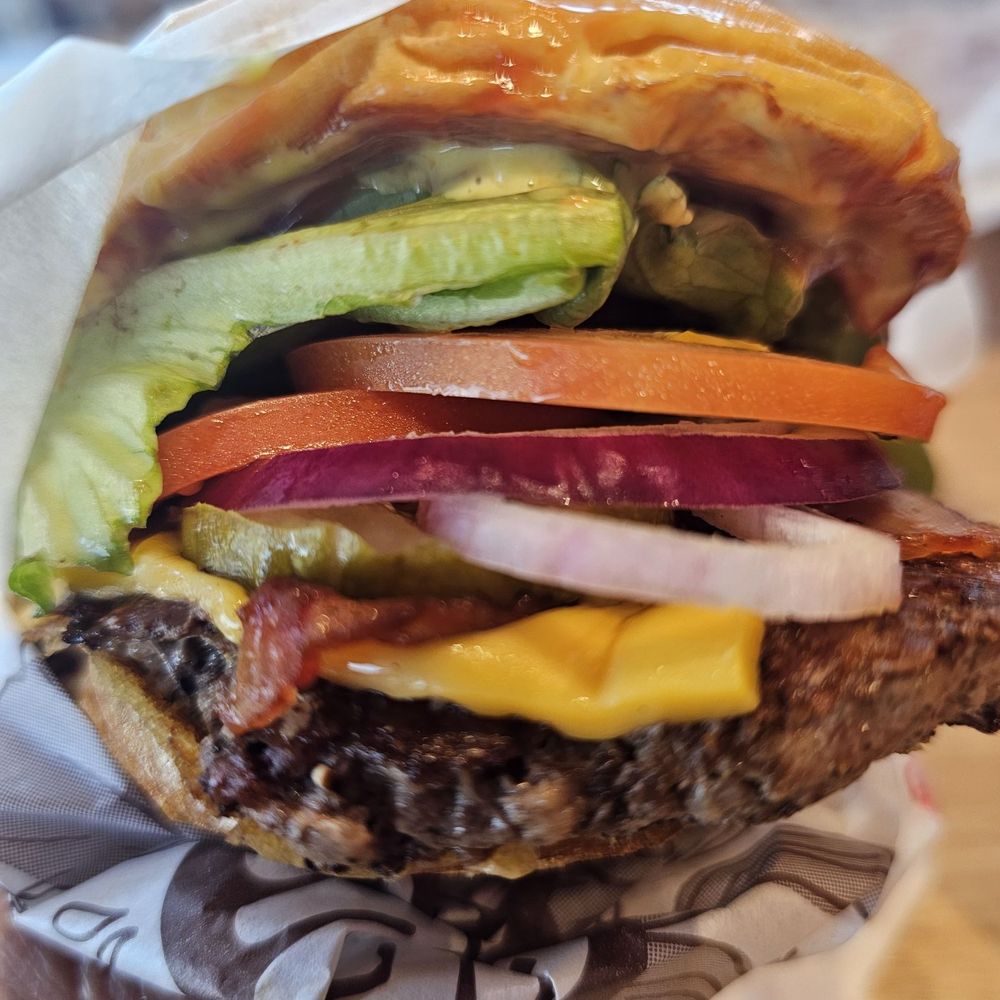 Jollibee - Bacon Angus deluxe burger - Fast Food Near Me - Las Vegas, Nevada Jollibee - Bacon Angus deluxe burger - Fast Food Near Me - Las Vegas, Nevada