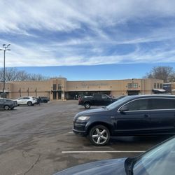 Lunds & Byerlys - Parking lot and entrance
