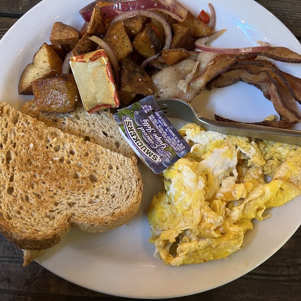 Rio Nido Roadhouse - Americana Breakfast - Pubs Near Me - Rio Nido, California Rio Nido Roadhouse - Americana Breakfast - Pubs Near Me - Rio Nido, California