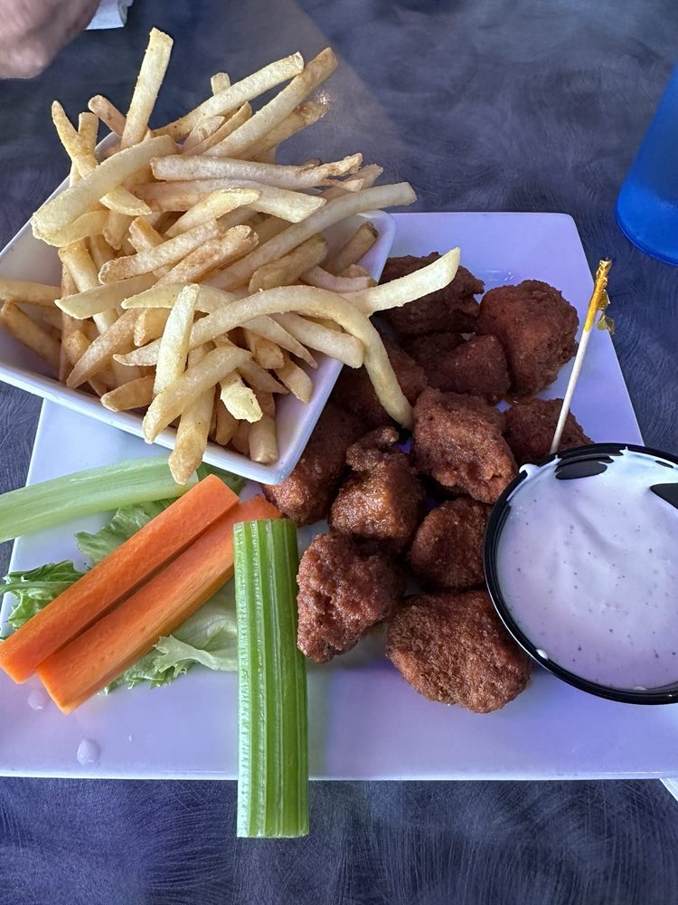 Social spots from Oscar's Pub & Grill