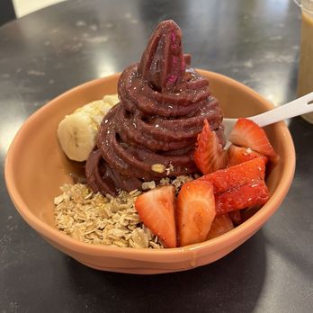 Grounded - Açaí bowl with gluten free granola - Pizza Near Me - Las Cruces, New Mexico