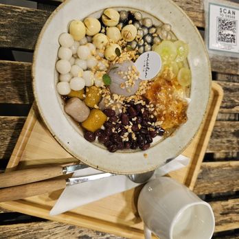 Miss Lin Cafe - Cafes Near Me - Markham, Ontario