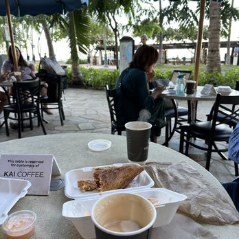 Kai Coffee - View of Kuhio Beach across the street fro Kai Coffee - Coffee & Tea Near Me - Honolulu, Hawaii