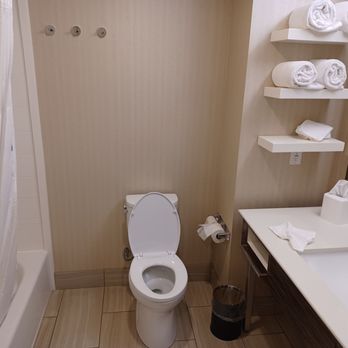 Hampton Inn & Suites Bend - Hotels Near Me - Bend, Oregon