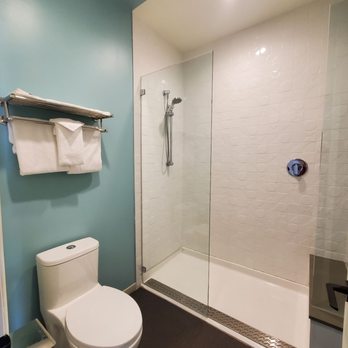 Monterey Motel - Huge walk in shower - Hotels Near Me - Albuquerque, New Mexico