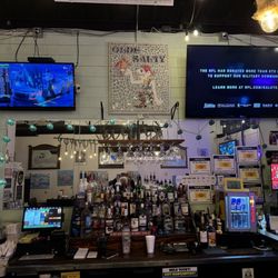 Salty’s  Restaurant and Pub - Bar, tvs, and drinks!!! An amazing low-key time with great drinks and the best crab legs!!!! 11/10/2024