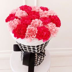 La Rosa Flower Shop - A beautiful bouquet perfect as a birthday gift.