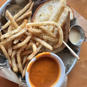 HopCat - Madtown Grilled Cheese (VT) - Beer Bar Near Me - Royal Oak, Michigan HopCat - Madtown Grilled Cheese (VT) - Beer Bar Near Me - Royal Oak, Michigan