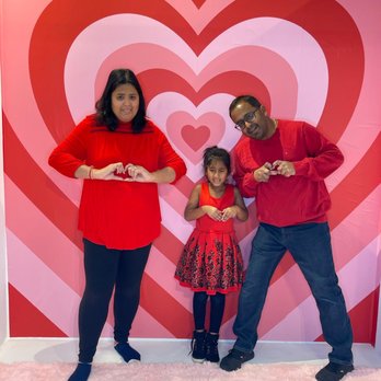 Selfie WRLD Indy - Another valentines selfie station - Session Photography Near Me - Indianapolis, Indiana