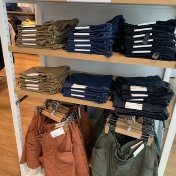 UNIQLO - Men's Clothing Near Me - Edison, New Jersey