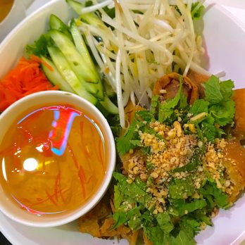 Mo Pho Mi - BÚN CHẢ GIÒ CHAY/ VEGGIE EGG ROLL NOODLE SALAD - Vietnamese Near Me - Costa Mesa, California Mo Pho Mi - BÚN CHẢ GIÒ CHAY/ VEGGIE EGG ROLL NOODLE SALAD - Vietnamese Near Me - Costa Mesa, California