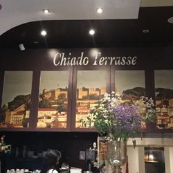 Chiado Terrasse - Ambiance inside while eating gelato.