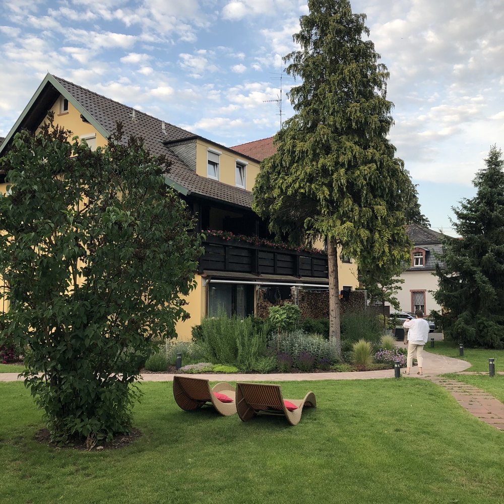 Hotel Bundschuh - Garden view to the back of the house. - Hotels Near Me - Lohr, BY