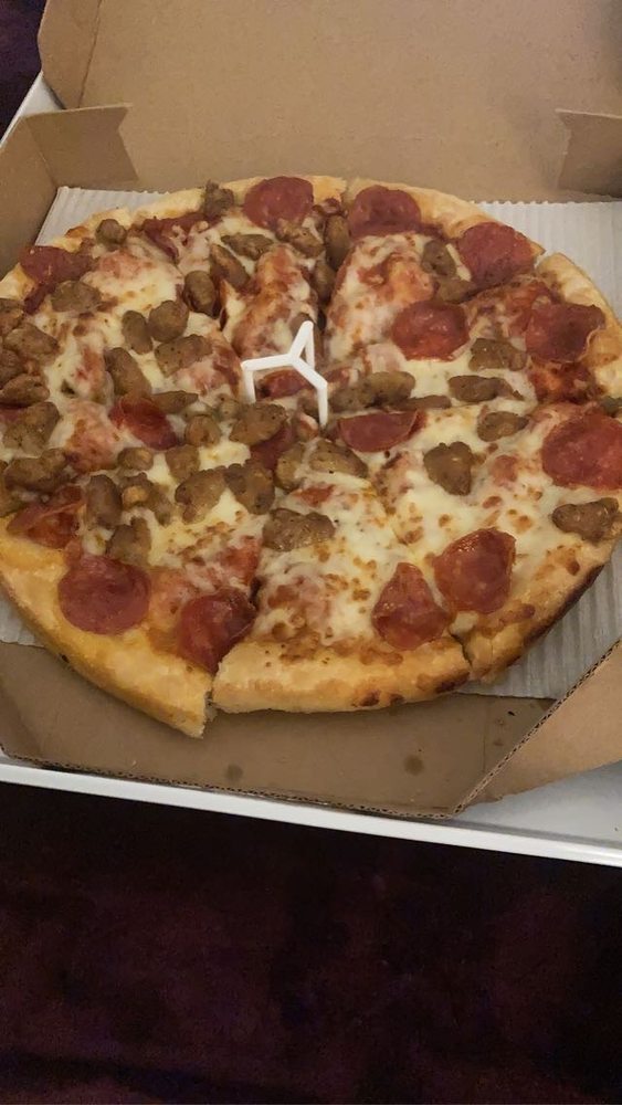 PIZZA HUT Updated September 2024 12 Reviews 4505 S Medford Dr