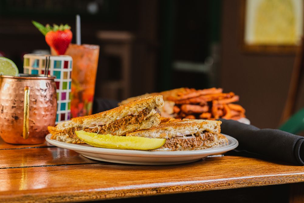 DEADWOOD BAR & GRILL Updated September 2024 580 Photos & 392