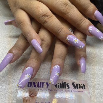 Luxury Nails Spa - SNS NAIL DIP with hand drawn flowers - Nail Salons Near Me - Vienna, Virginia