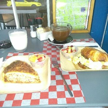 Frenchies Cafe - Huge slice of quiche and sandwich - French Near Me - Key West, Florida