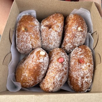 Leonard's Bakery - Malasadas - Bakeries Near Me - Honolulu, Hawaii Leonard's Bakery - Malasadas - Bakeries Near Me - Honolulu, Hawaii