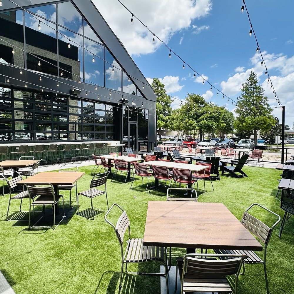 Haywire  - Courtyard - New American Near Me - Houston, Texas