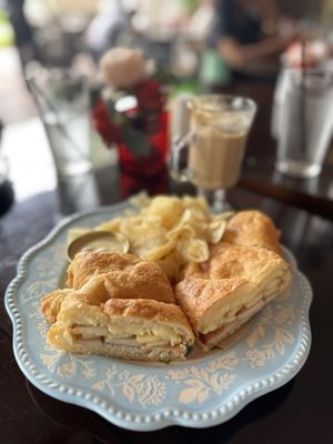VIENNA CAFE & BISTRO by null