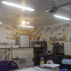 Clippin House Pet Grooming and Boarding - Front desk reception area