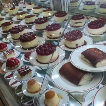 Saray Muhallebicisi - Display window (Sunday afternoon 2015-05-24) - Desserts Near Me - Istanbul, 34