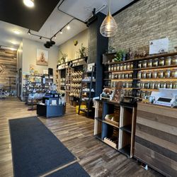 HoneyBee Sage Wellness & Apothecary Cafe - Interior area