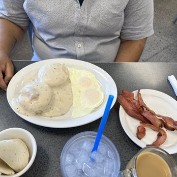 Weck's - Biscuits and gravy - Breakfast & Brunch Near Me - Albuquerque, New Mexico Weck's - Biscuits and gravy - Breakfast & Brunch Near Me - Albuquerque, New Mexico