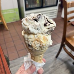 Moose Tracks (top) & Caramel Caribou (bottom) Moose Tracks (top) & Caramel Caribou (bottom)
