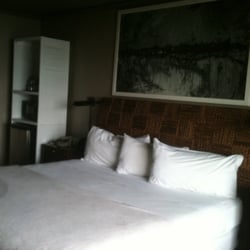 Best Western Plus Silverdale Beach Hotel - King bed in waterview room
