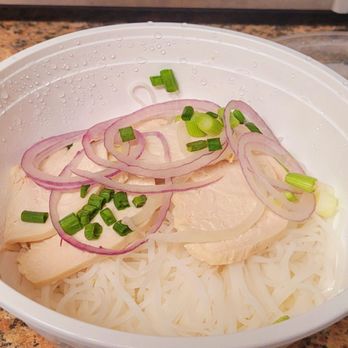 Short Round - Pho base without broth. (chicken, rice noodles). - Vietnamese Near Me - Portland, Oregon