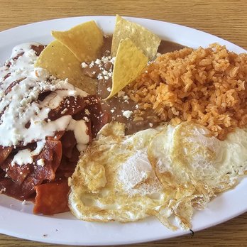 El Mora Restaurant - Chile quiles con salsa rojo - Mexican Near Me - Palmdale, California El Mora Restaurant - Chile quiles con salsa rojo - Mexican Near Me - Palmdale, California