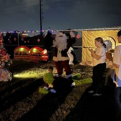 Mont Belvieu RV Resort - Santa defeated the Grinch!