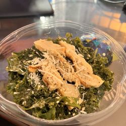Smoothie Ville - Garlic Parmesan kale salad with chicken