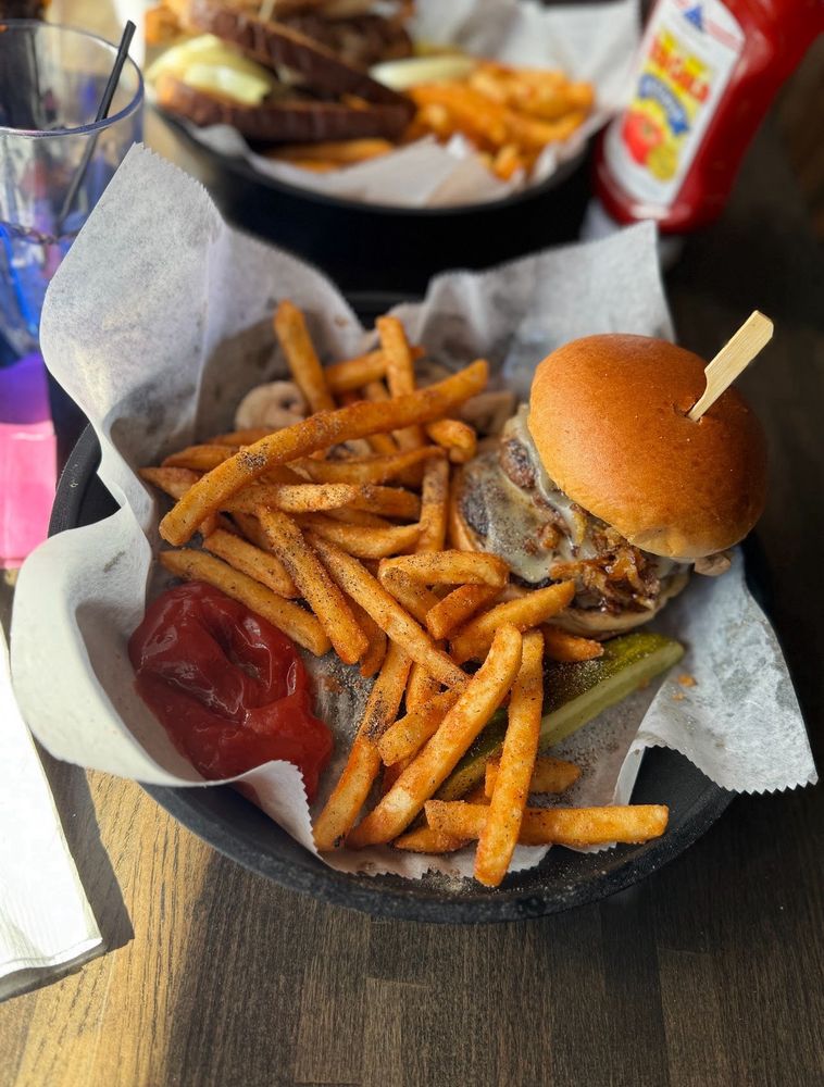 Brick House Tavern Logo