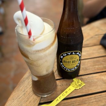 Truly Pizza - Root beer float - Pizza Near Me - Dana Point, California