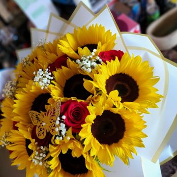 Daisy's Flowers - The photos don't do them justice! They were absolutely stunning! - Florists Near Me - Fresno, California