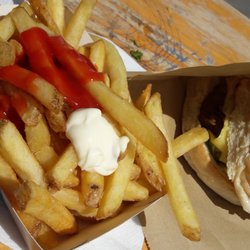Gorilla Barbecue - Pommes und Burger