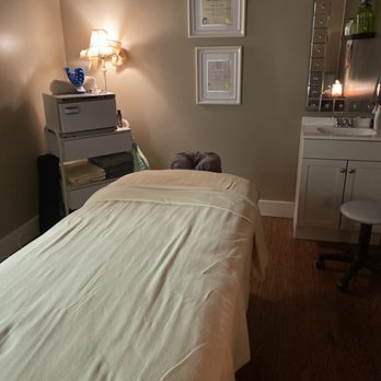 Mending Tree Massage - Mt Laurel treatment room - Massage Therapy Near Me - Birmingham, Alabama Mending Tree Massage - Mt Laurel treatment room - Massage Therapy Near Me - Birmingham, Alabama