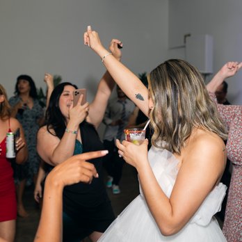 949 Studio  - The dance floor was full from 8-midnight! - DJs Near Me