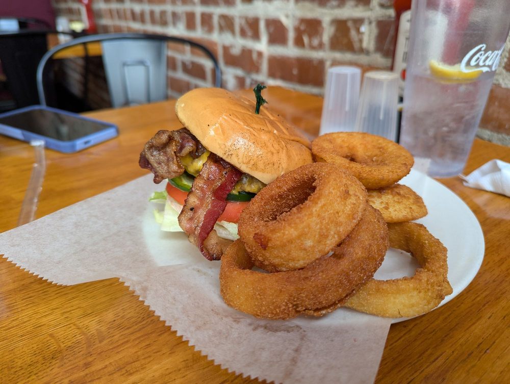 The Mason Jar Restaurant Logo