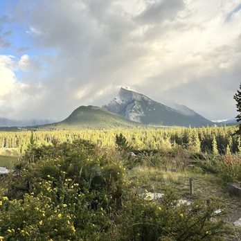 The Juniper Bistro - Views - Canadian (New) Near Me - Banff, Alberta The Juniper Bistro - Views - Canadian (New) Near Me - Banff, Alberta