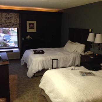 Hampton Inn Janesville - Standard room - Hotels Near Me - Janesville, Wisconsin